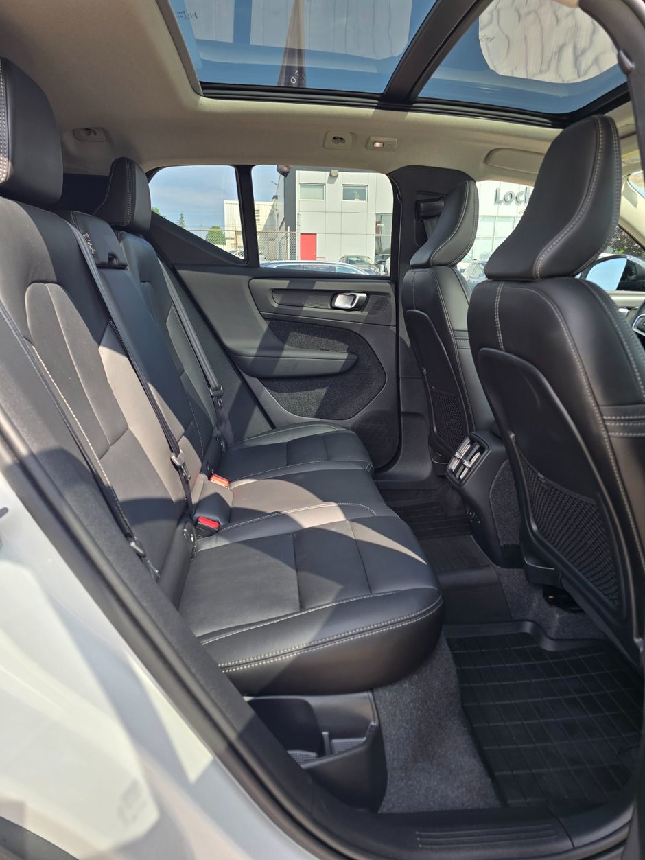 2024 Volvo XC40 ULTIMATE DARK THEME-19