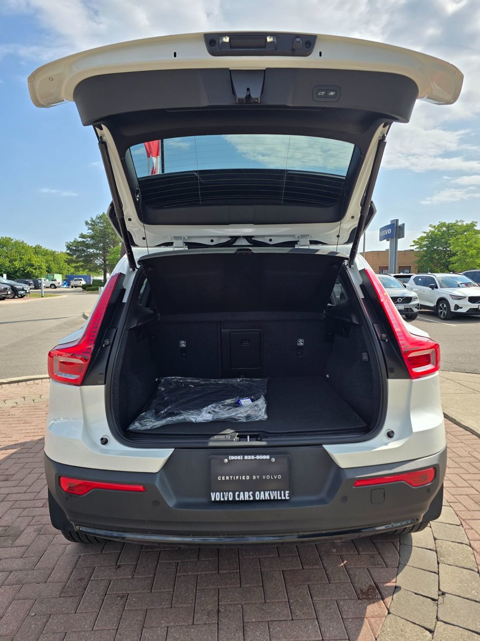 2024 Volvo XC40 ULTIMATE DARK THEME-15