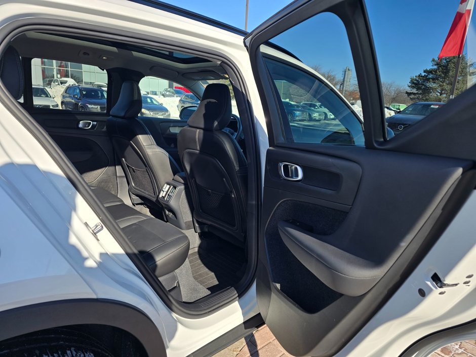 2024 Volvo XC40 ULTIMATE DARK THEME-18