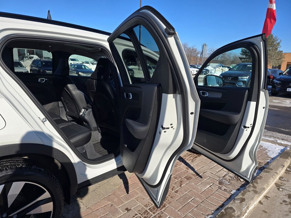 2024 Volvo XC40 ULTIMATE DARK THEME-10