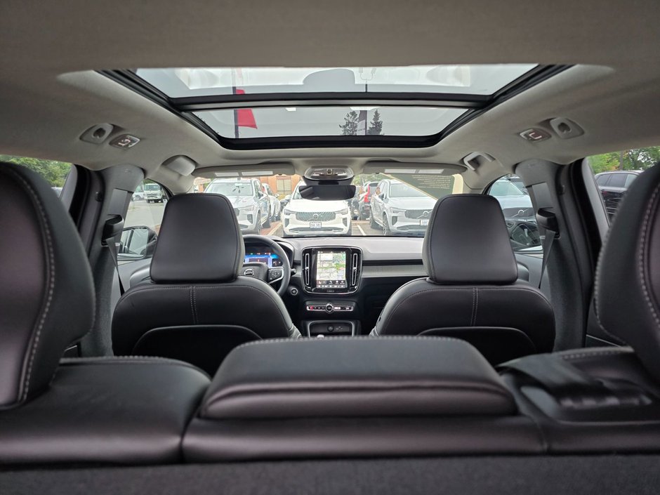 2024 Volvo XC40 PLUS DARK THEME-6