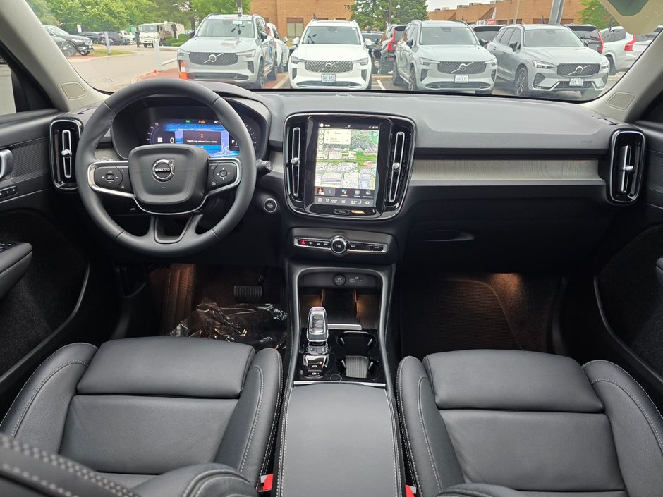 2024 Volvo XC40 PLUS DARK THEME-4