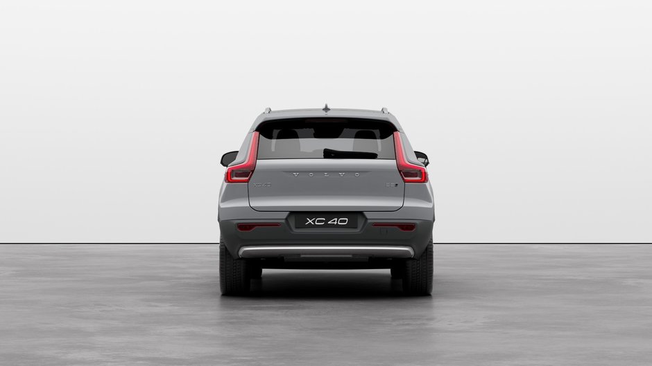 2025 Volvo XC40 Core Bright-3