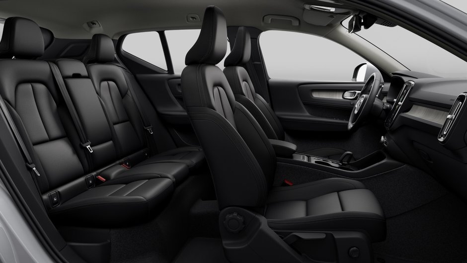 2025 Volvo XC40 Core Bright-10