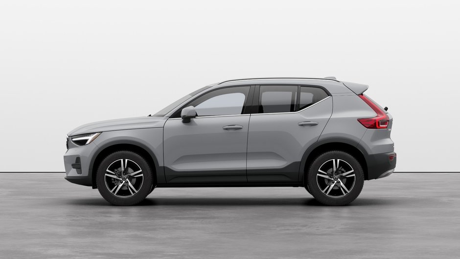 2025 Volvo XC40 Core Bright-5