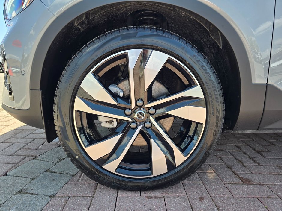 2025 Volvo XC40 PLUS DARK THEME-7