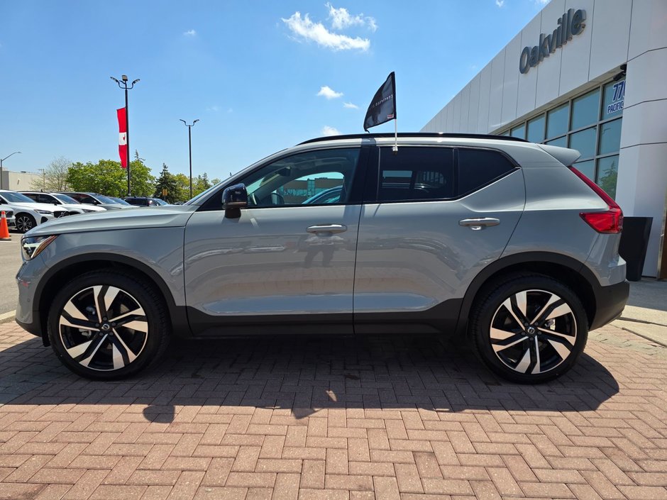 2025 Volvo XC40 PLUS DARK THEME-9