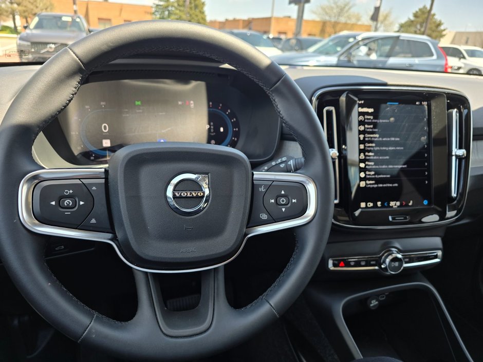 2025 Volvo XC40 PLUS DARK THEME-27