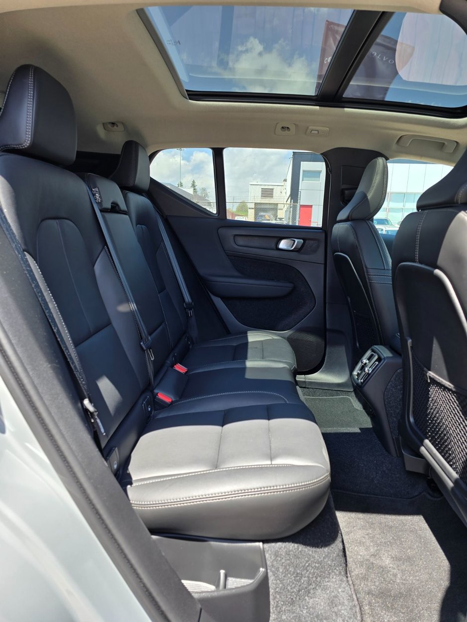 2025 Volvo XC40 PLUS DARK THEME-19