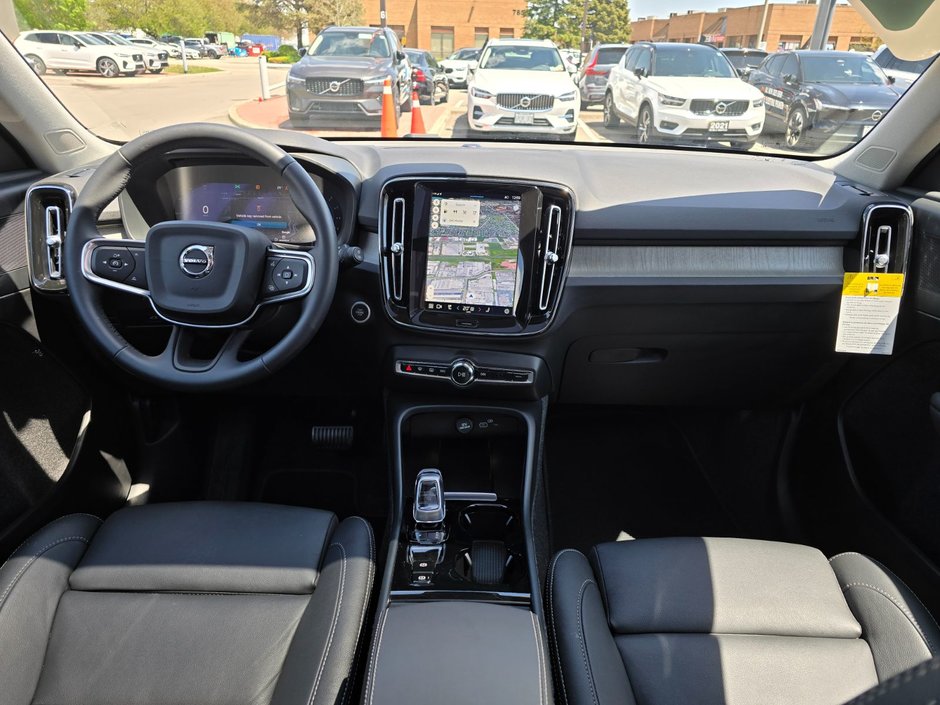 2025 Volvo XC40 PLUS DARK THEME-4
