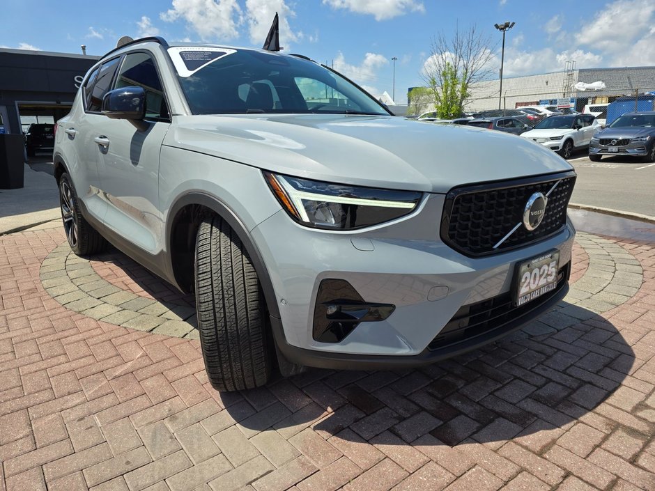 2025 Volvo XC40 PLUS DARK THEME-5