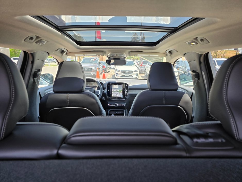 2025 Volvo XC40 PLUS DARK THEME-6