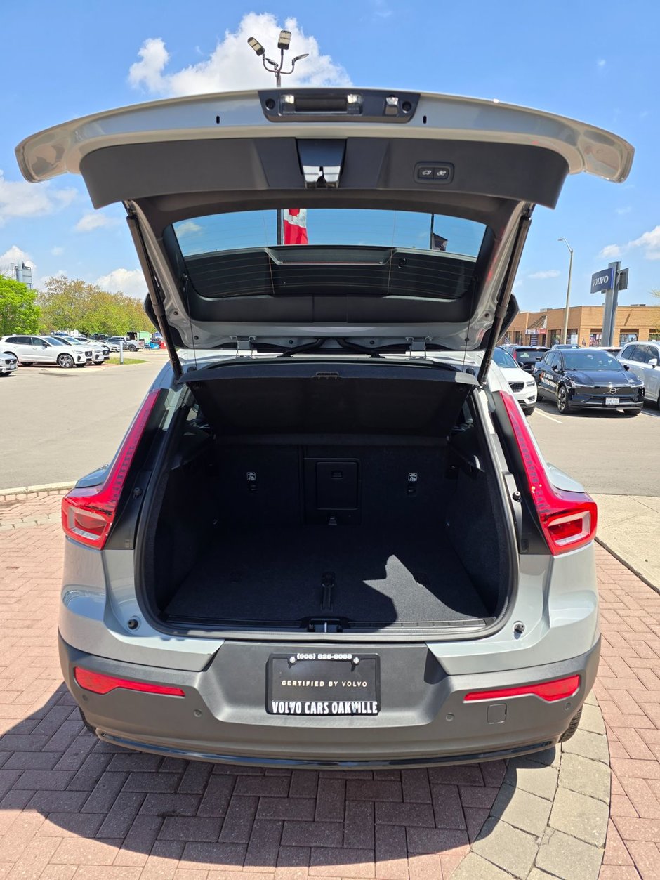 2025 Volvo XC40 PLUS DARK THEME-15