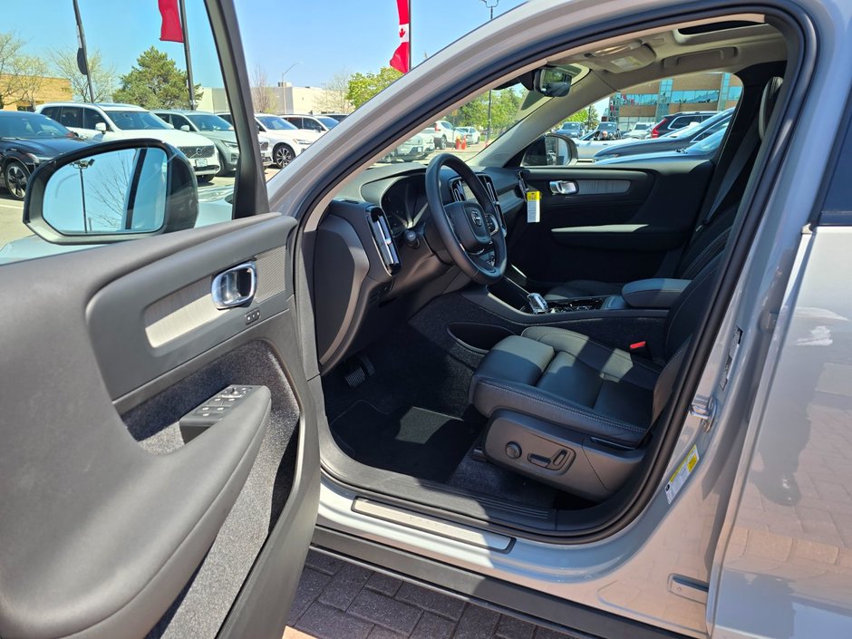 2025 Volvo XC40 PLUS DARK THEME-12
