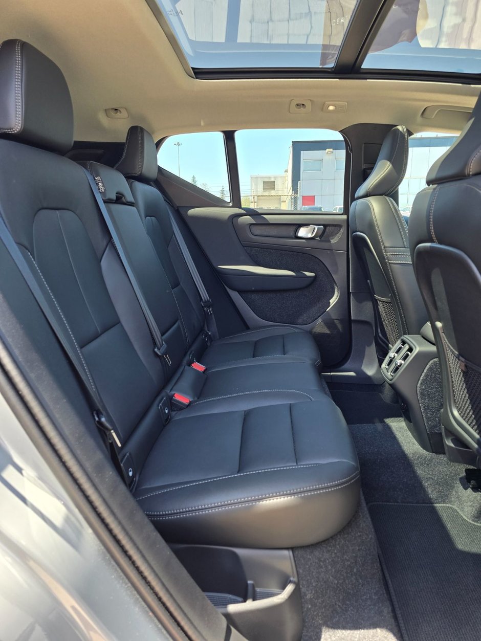 2025 Volvo XC40 PLUS DARK THEME-19