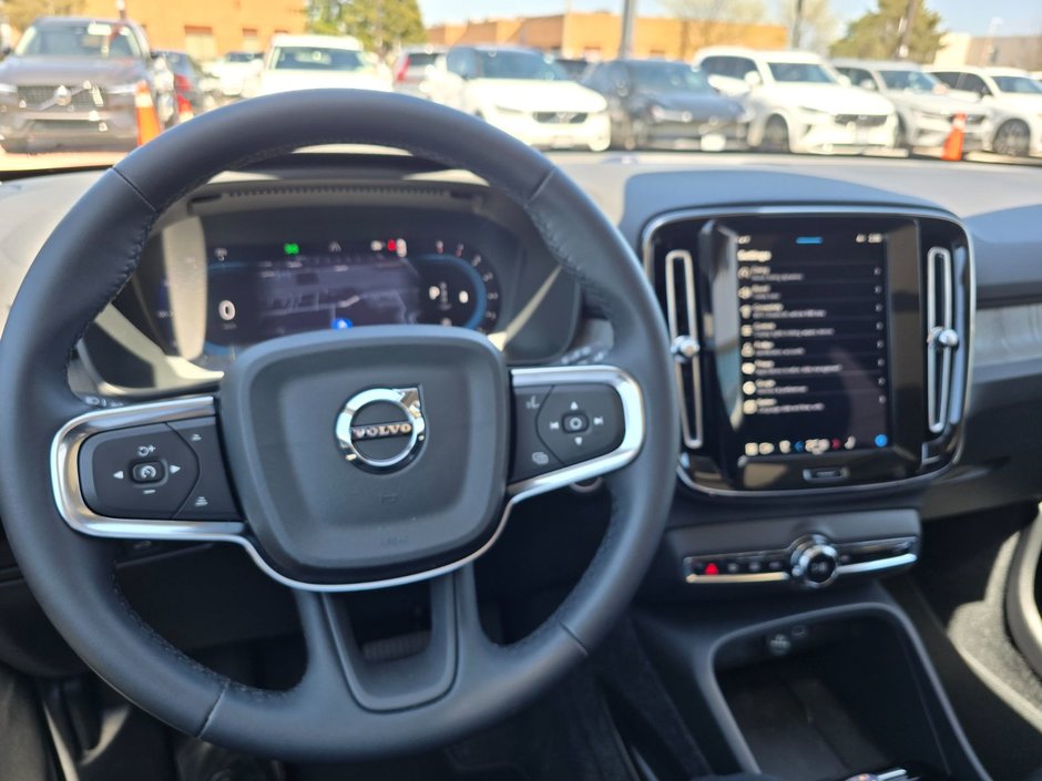 2025 Volvo XC40 PLUS DARK THEME-25