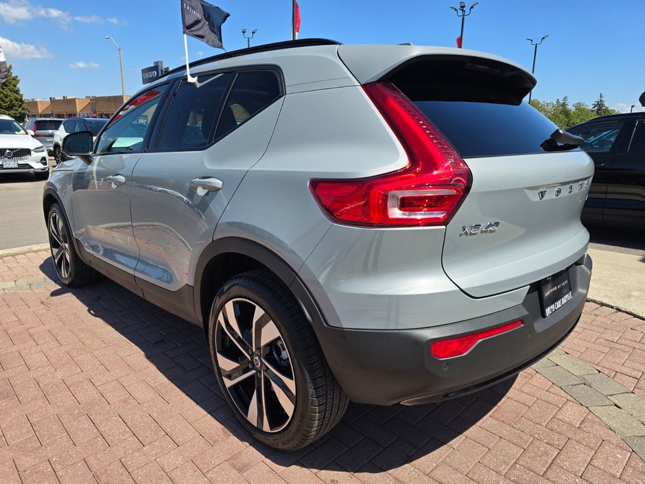 2025 Volvo XC40 PLUS DARK THEME-11