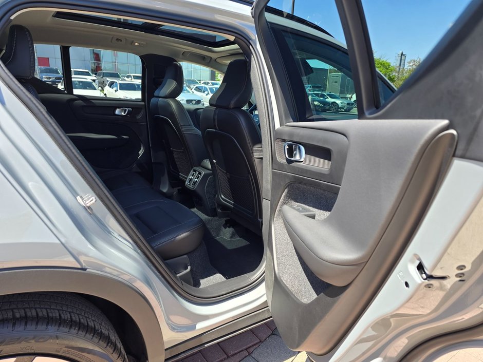 2025 Volvo XC40 PLUS DARK THEME-18