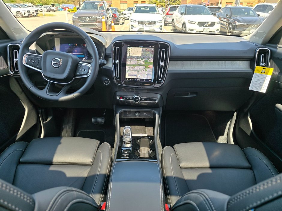 2025 Volvo XC40 PLUS DARK THEME-4