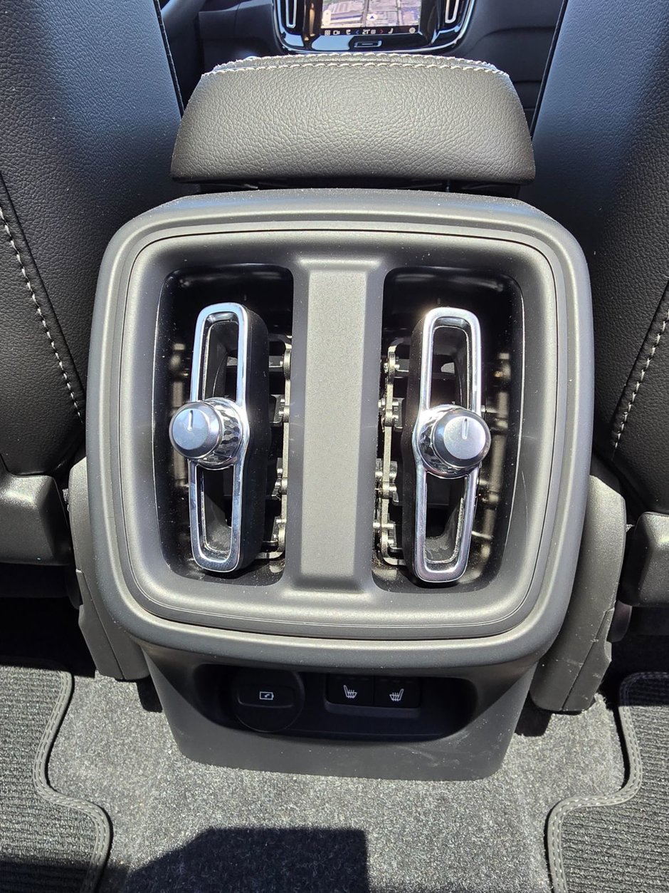 2025 Volvo XC40 PLUS DARK THEME-20