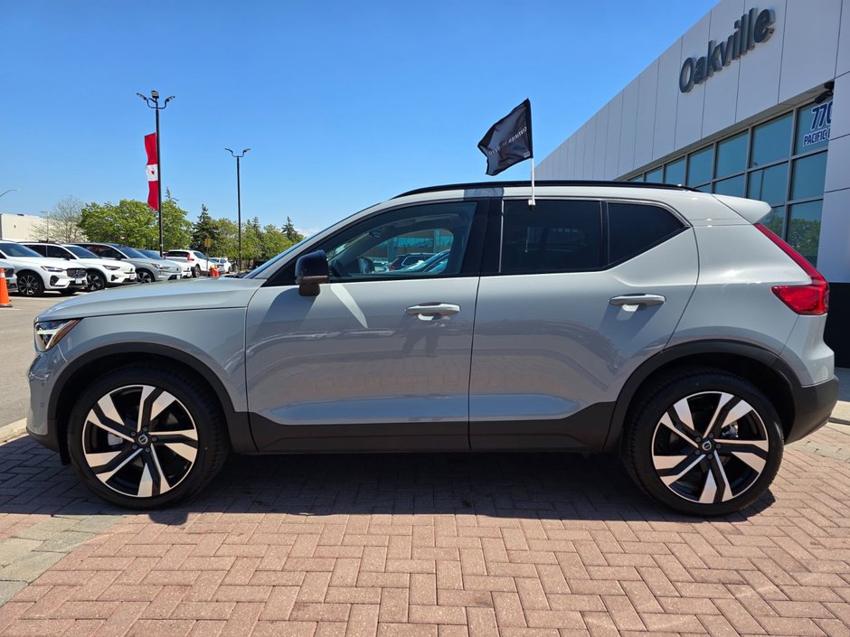 2025 Volvo XC40 PLUS DARK THEME-9