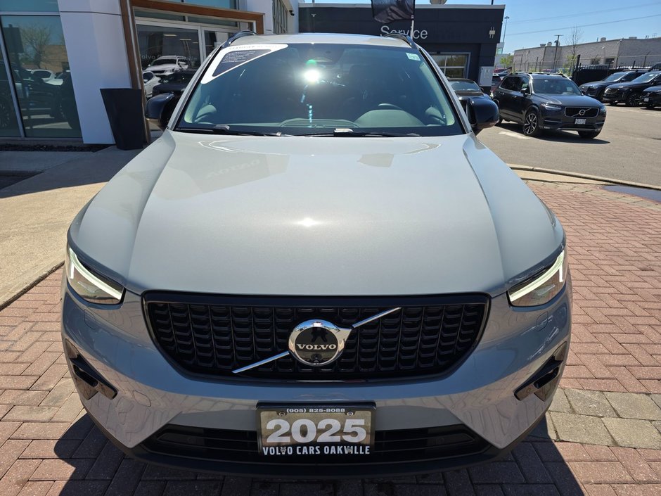 2025 Volvo XC40 PLUS DARK THEME-3