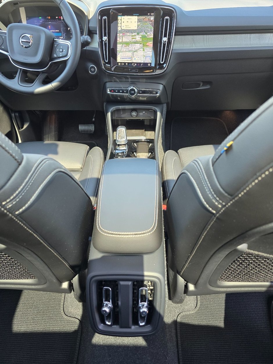 2025 Volvo XC40 PLUS DARK THEME-21