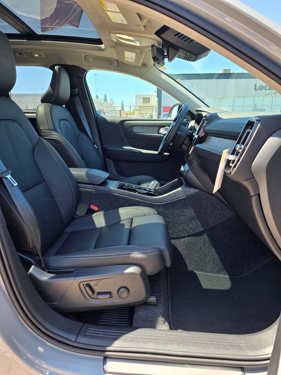2025 Volvo XC40 PLUS DARK THEME-23