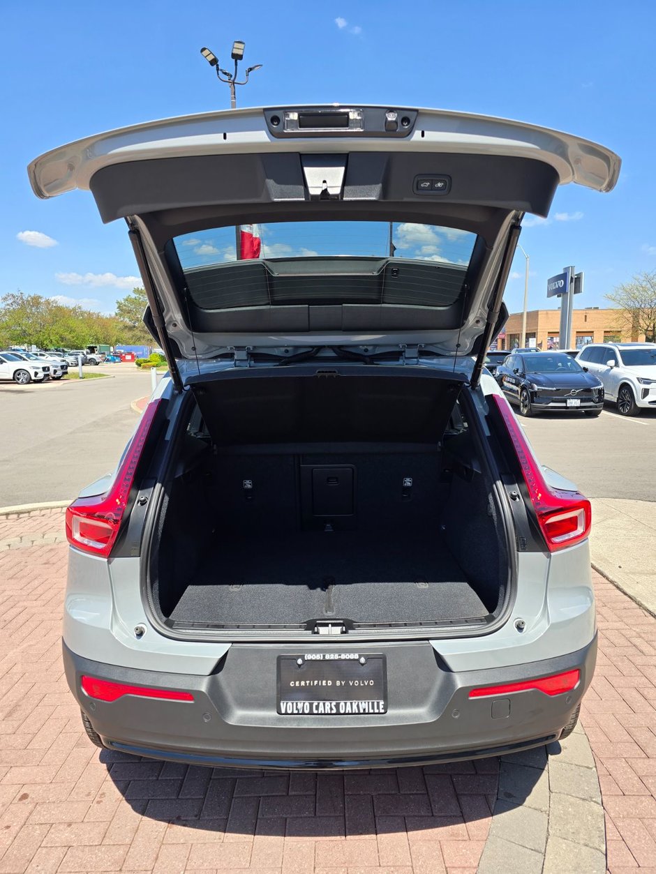 2025 Volvo XC40 PLUS DARK THEME-15