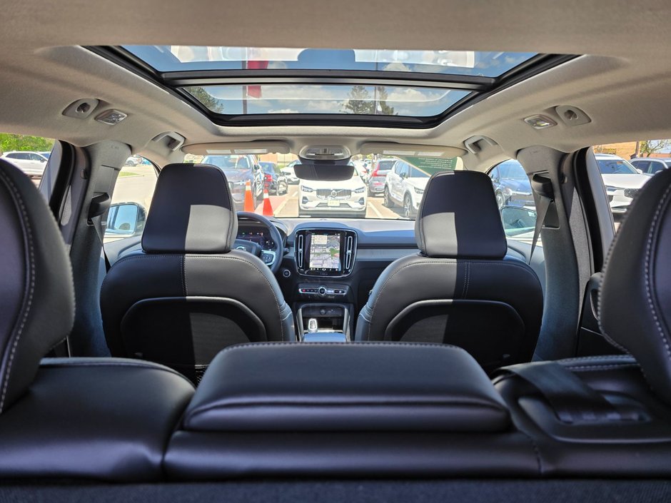 2025 Volvo XC40 PLUS DARK THEME-6