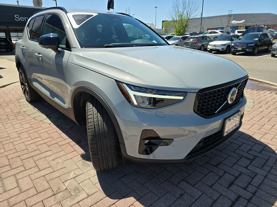 2025 Volvo XC40 PLUS DARK THEME-5