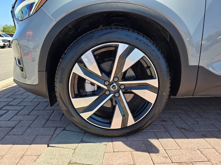 2025 Volvo XC40 PLUS DARK THEME-7