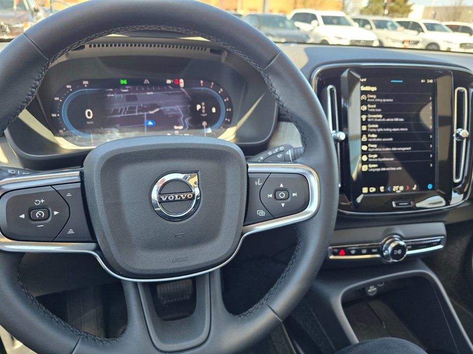 2025 Volvo XC40 PLUS DARK THEME-25