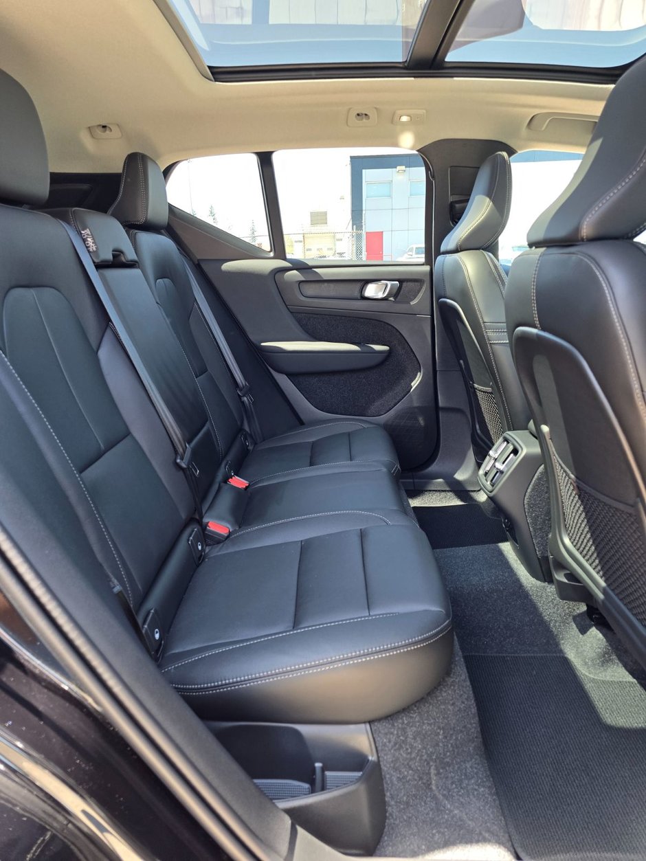 2025 Volvo XC40 PLUS DARK THEME-19