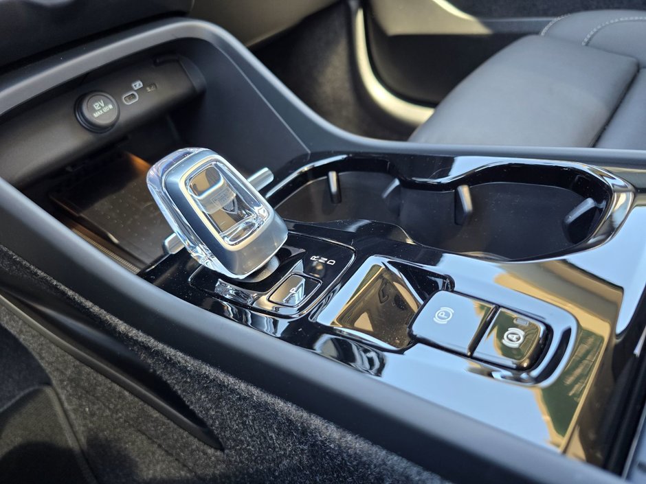 2025 Volvo XC40 PLUS DARK THEME-27