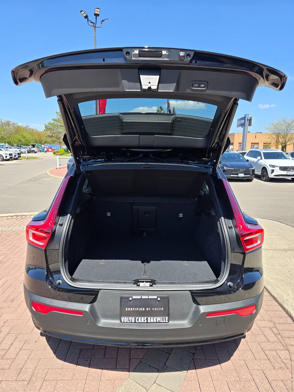 2025 Volvo XC40 PLUS DARK THEME-15
