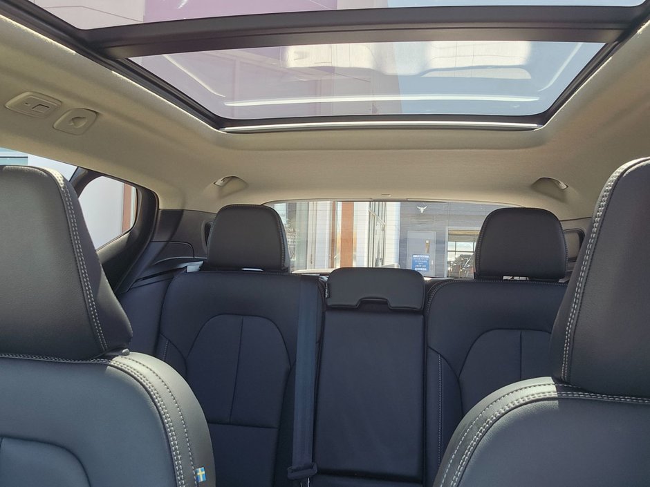 2025 Volvo XC40 PLUS DARK THEME-8