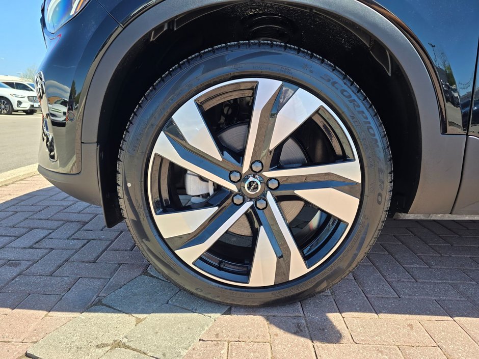 2025 Volvo XC40 PLUS DARK THEME-7