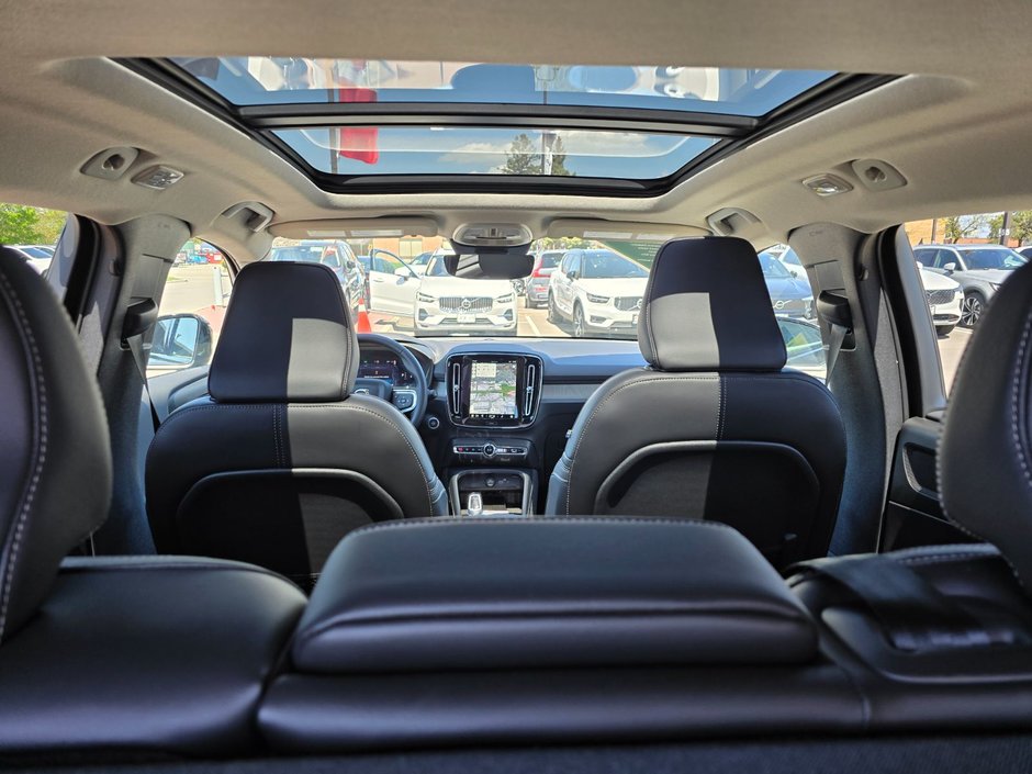 2025 Volvo XC40 PLUS DARK THEME-6
