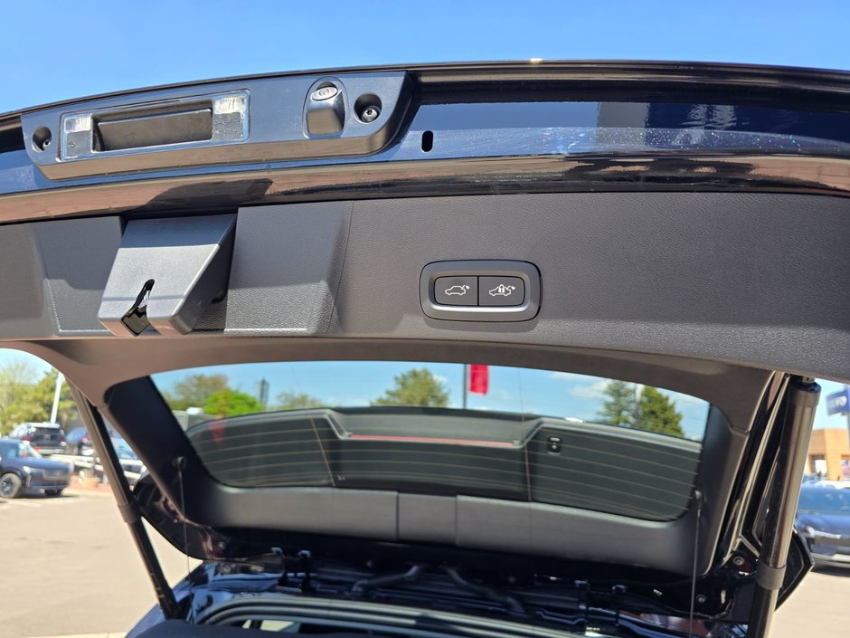 2025 Volvo XC40 PLUS DARK THEME-16