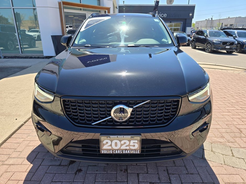 2025 Volvo XC40 PLUS DARK THEME-3