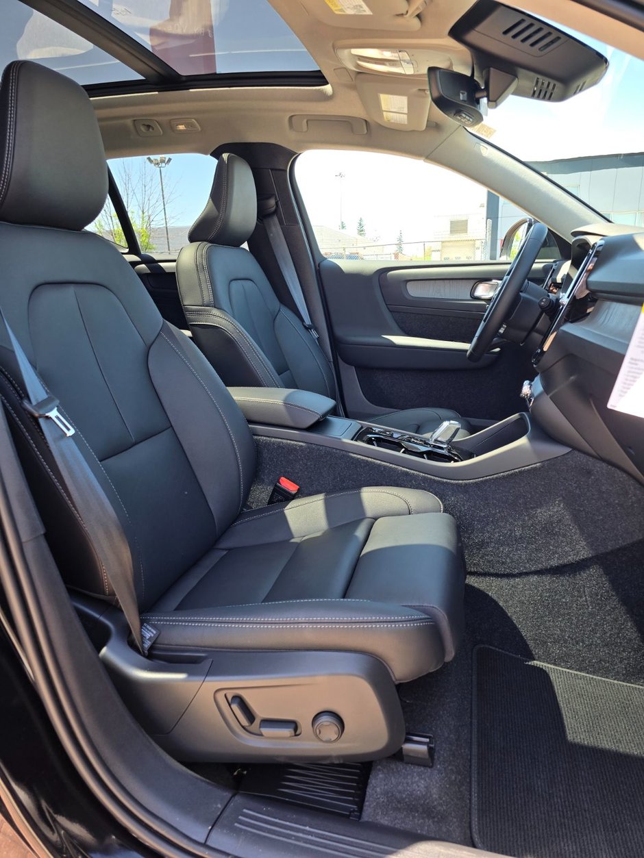 2025 Volvo XC40 PLUS DARK THEME-23