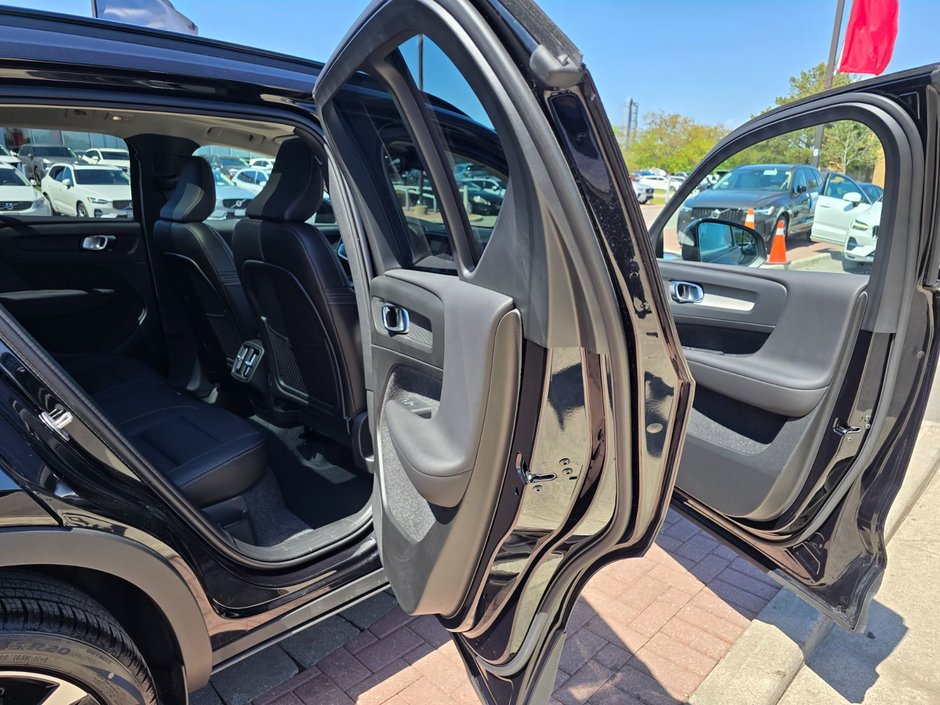 2025 Volvo XC40 PLUS DARK THEME-10