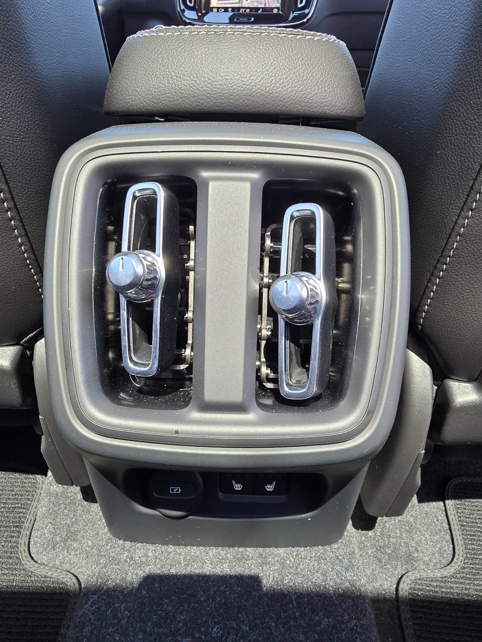 2025 Volvo XC40 PLUS DARK THEME-20