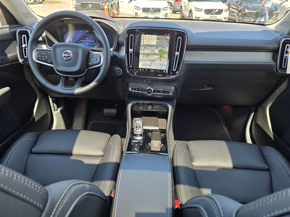 2025 Volvo XC40 PLUS DARK THEME-4