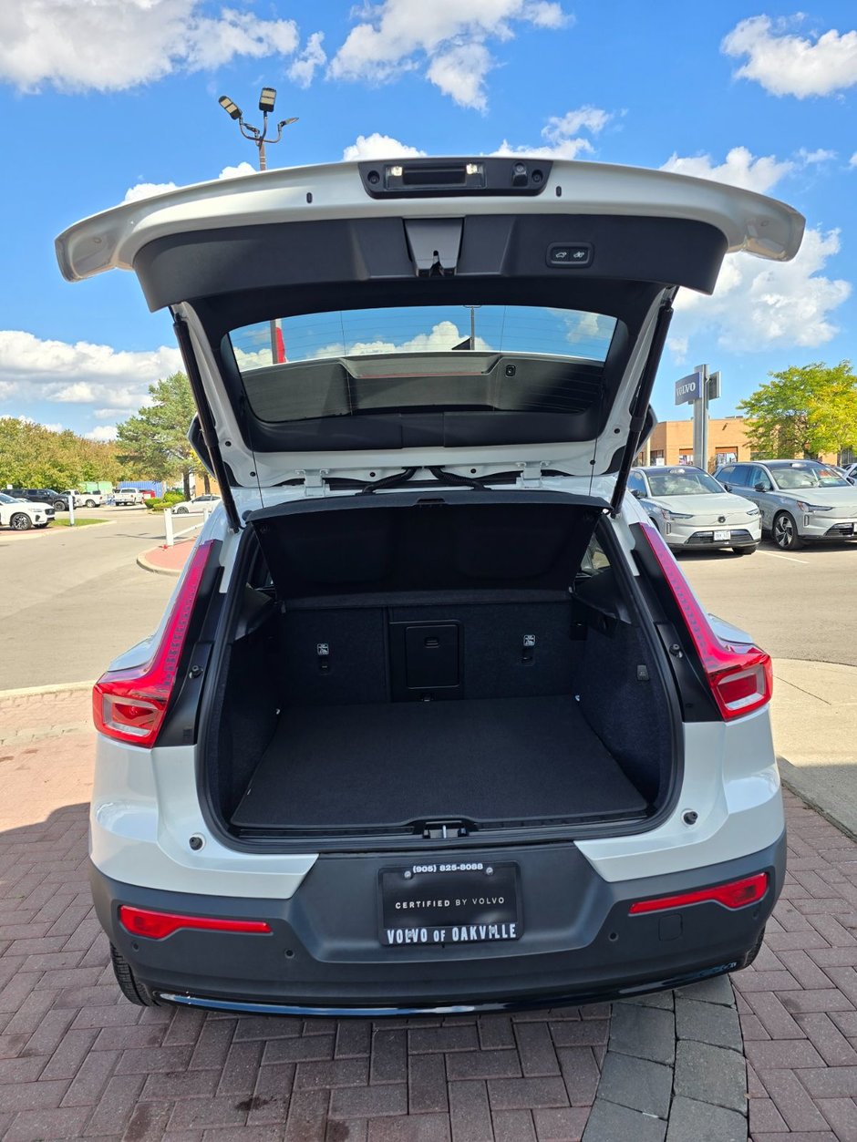 2025 Volvo XC40 PLUS DARK THEME-15