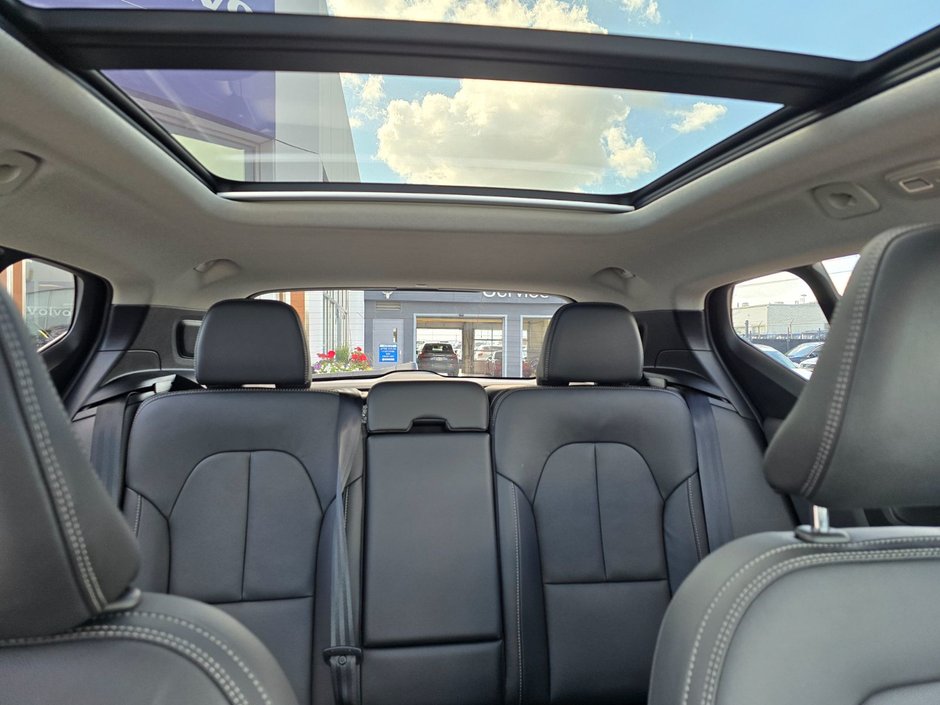 2025 Volvo XC40 PLUS DARK THEME-8