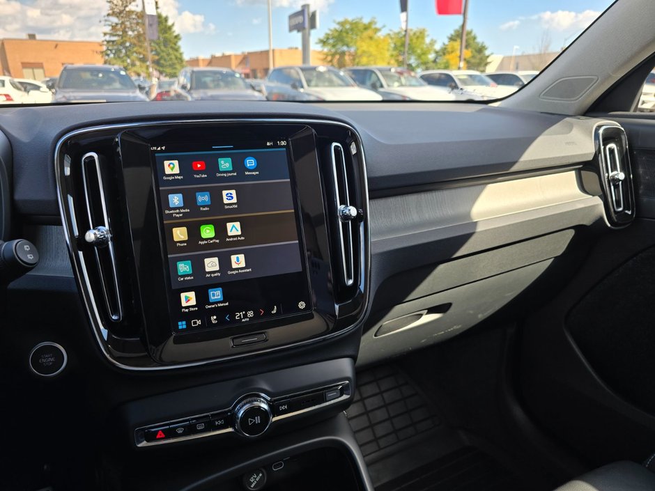 2025 Volvo XC40 PLUS DARK THEME-27