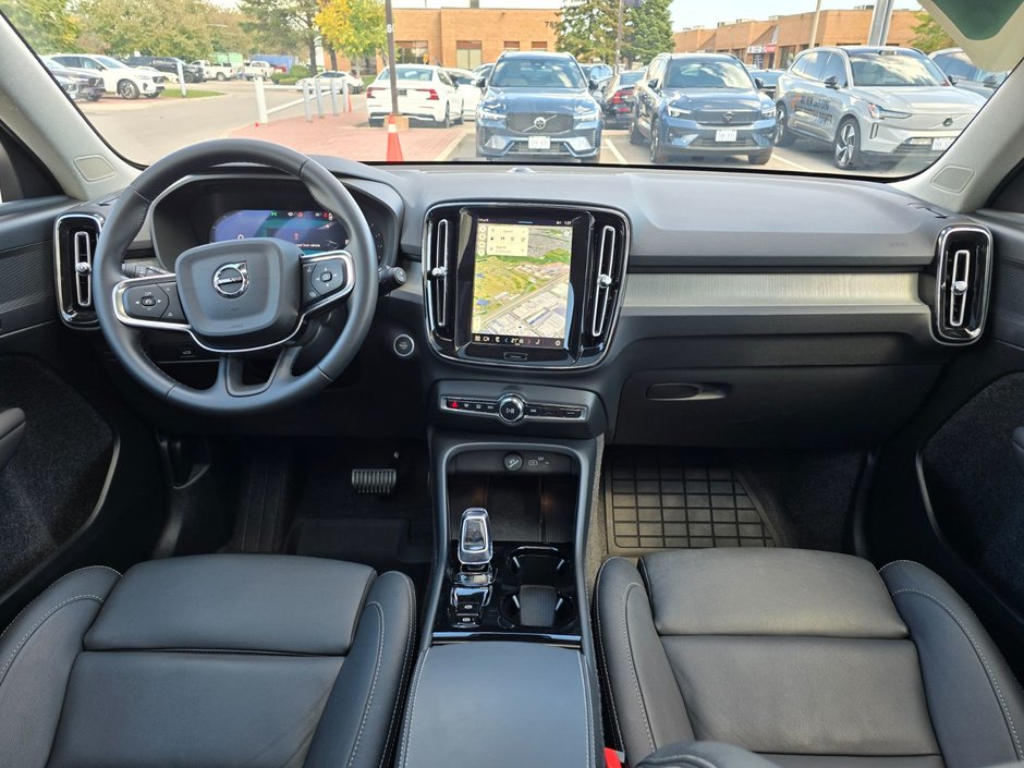 2025 Volvo XC40 PLUS DARK THEME-4