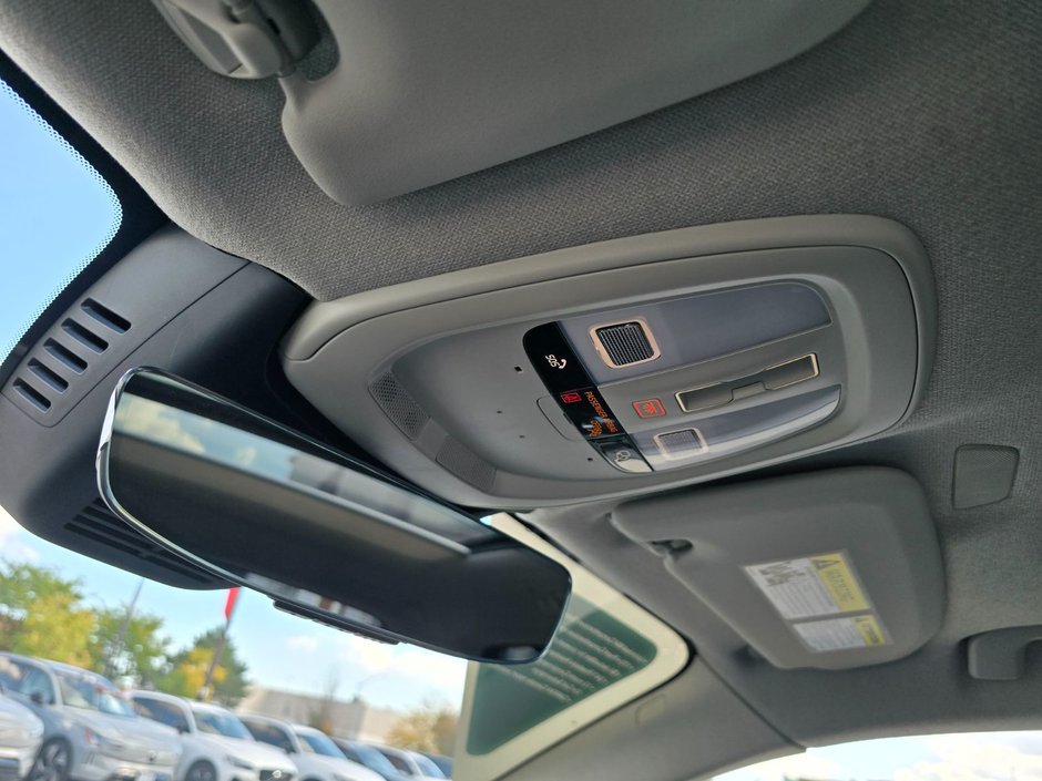 2025 Volvo XC40 PLUS DARK THEME-24